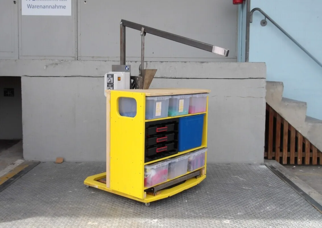 Re plastic mobile4