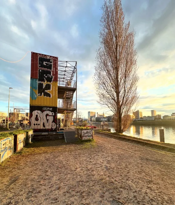 FLINTA Container Space Ein Raum zur Selbstliebe